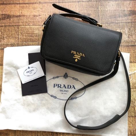 prada レザーショルダーバッグ